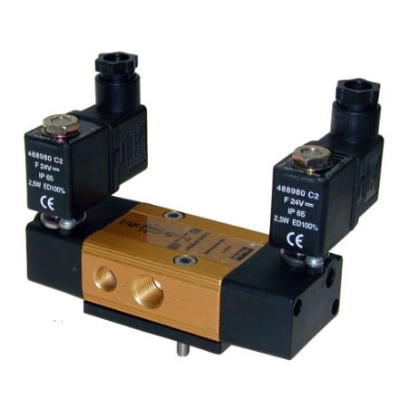 Picture for category Parker 5-Way Closed Center Position, 1/4" General Purpose Solenoid Valves