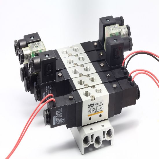 Picture of PHS320 / 510 / 520 /530 / 540- Pneumatic Single or Double 3 Port and 5 Port Pilot Solenoid Valves - PHS541S-15-L