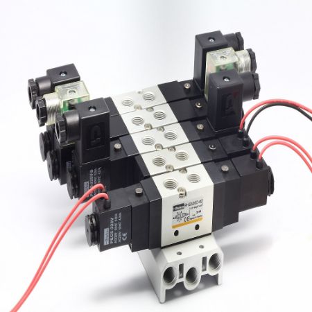 Picture for category PHS320 / 510 / 520 /530 / 540- Pneumatic Single or Double 3 Port and 5 Port Pilot Solenoid Valves